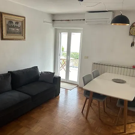 Nadja Apartment *
